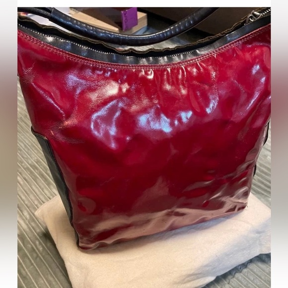 Gucci Shiny Red and Black Shoulder Bag - Picture 7 of 8